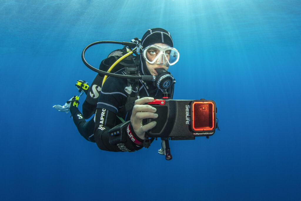 scuba diver using Sealife Sportdiver Ultra UV Case